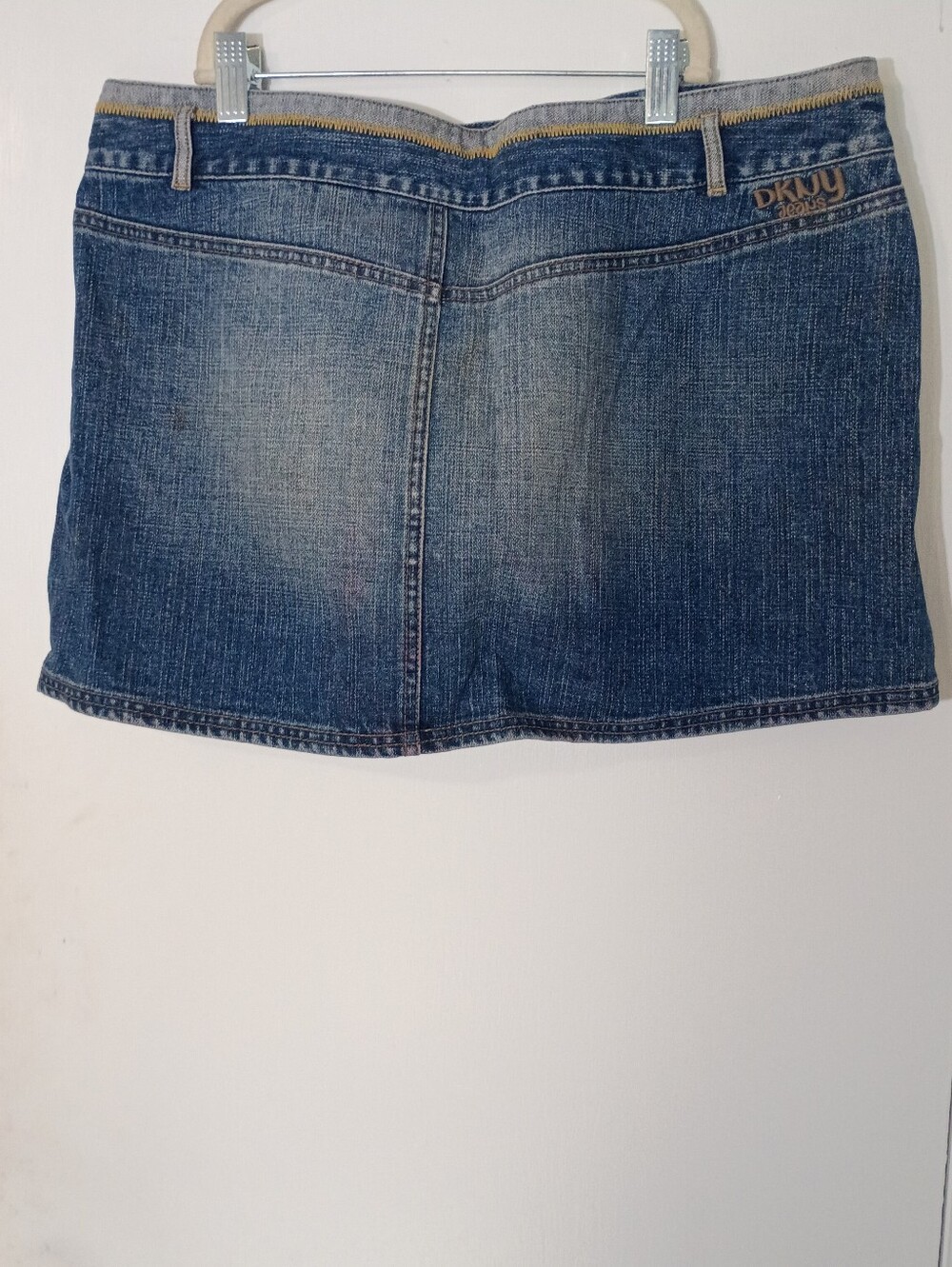 Y2K DKNY Jeans Denim Mini Skirt Size 13 Medium Wash Blue Classic 5-pocket image 5